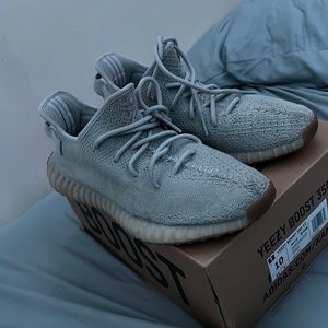 Been worn 3 times, no soles, good condition